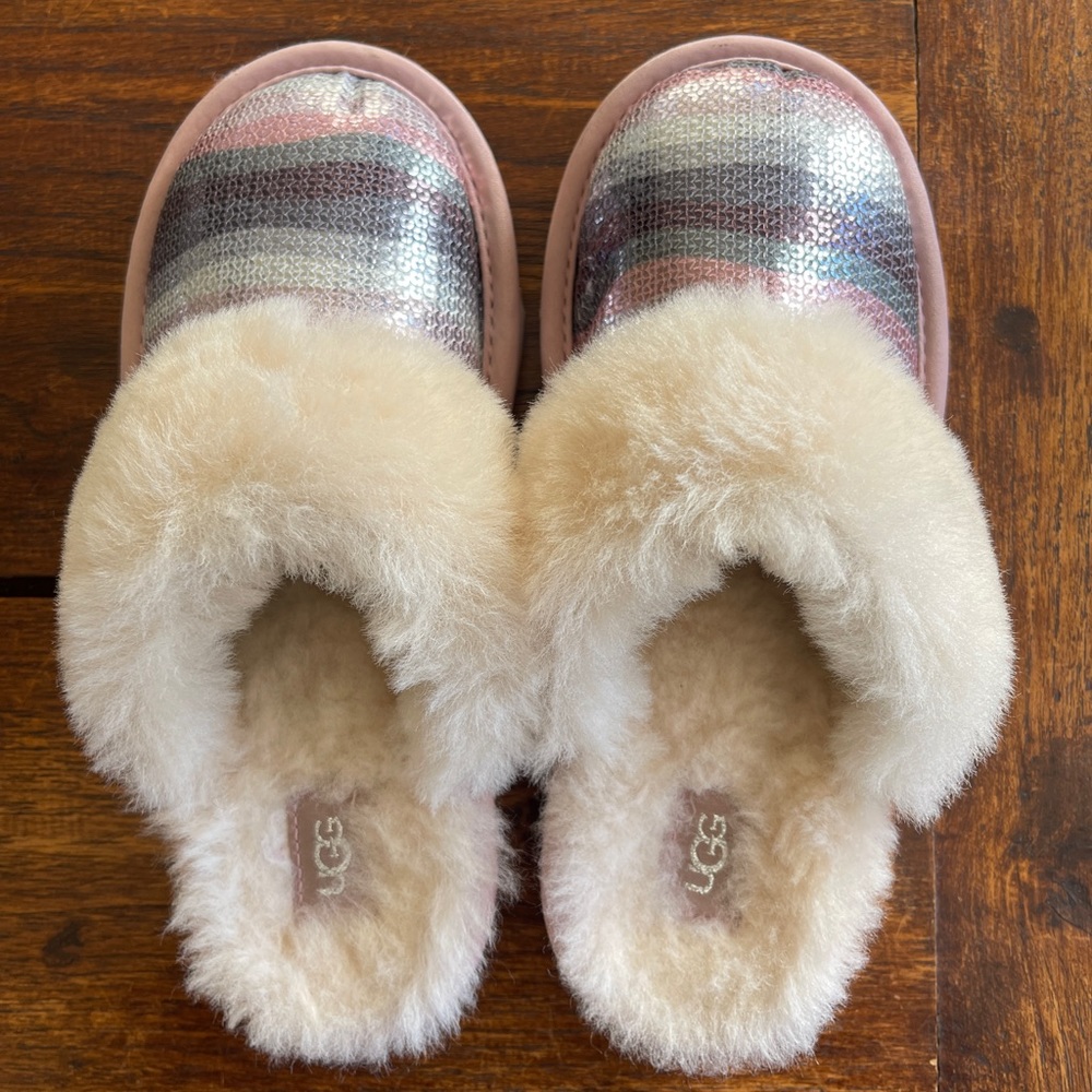Authentic UGG Girl Slippers - Girls pink dazzle sequence slippers - size 2
